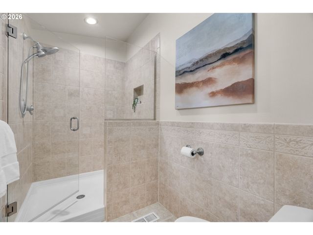 9255 Sw BOONES FERRY Rd, Portland, OR 97219