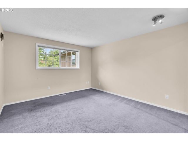9255 Sw BOONES FERRY Rd, Portland, OR 97219