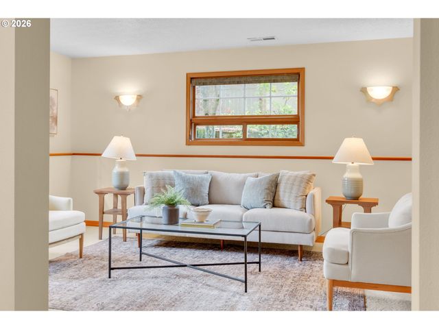 9255 Sw BOONES FERRY Rd, Portland, OR 97219