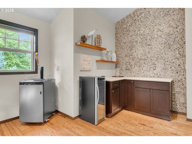 9255 Sw BOONES FERRY Rd, Portland, OR 97219