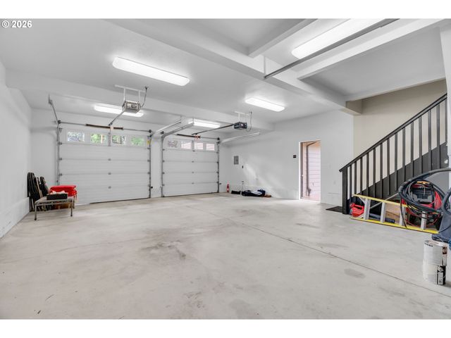 9255 Sw BOONES FERRY Rd, Portland, OR 97219