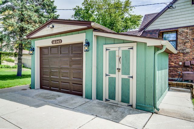 12343 S 70th Avenue, Palos Heights, IL 60463