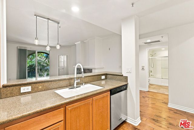 12963 Runway Road 218, Los Angeles, CA 90094