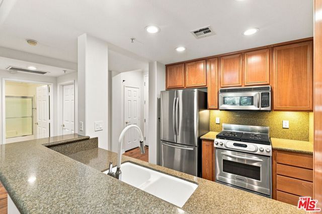 12963 Runway Road 218, Los Angeles, CA 90094