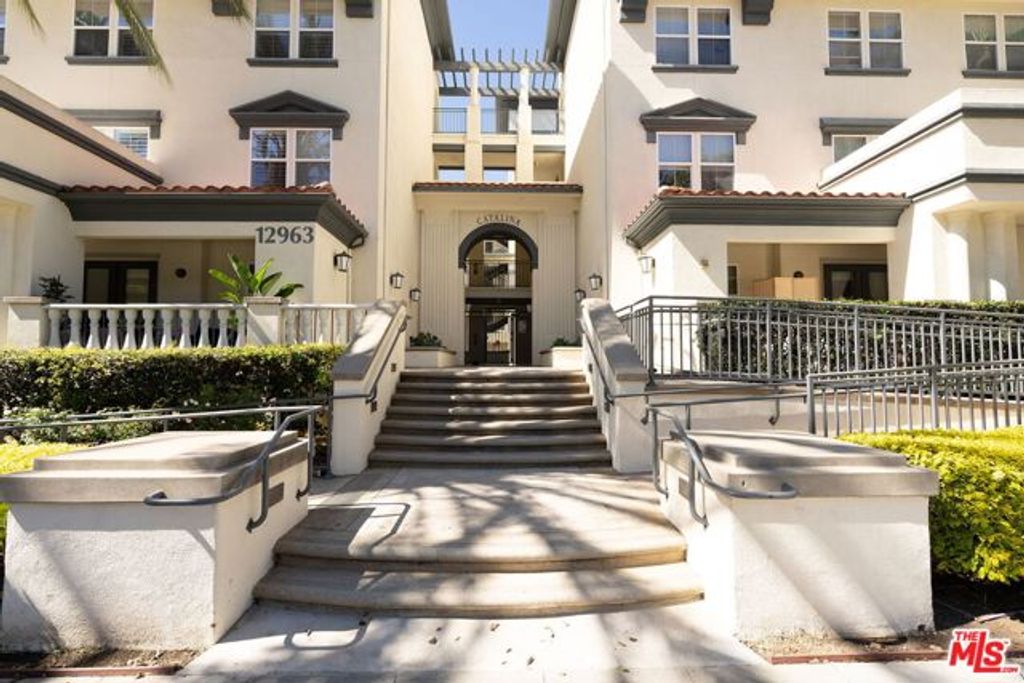 12963 Runway Road 218, Los Angeles, CA 90094