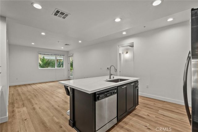 21301 Erwin Street 206, Woodland Hills, CA 91367