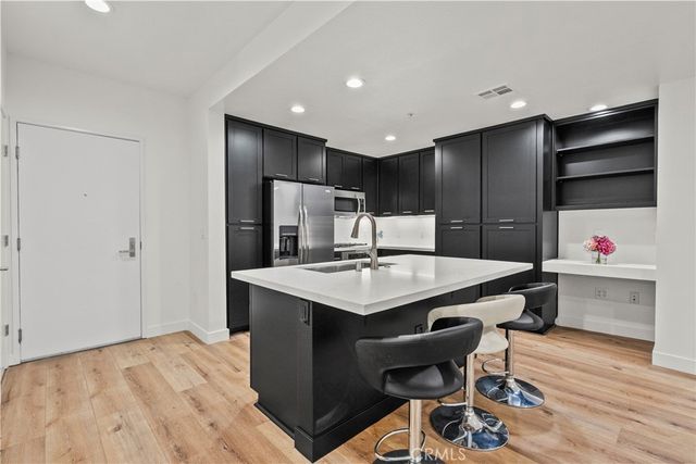 21301 Erwin Street 206, Woodland Hills, CA 91367