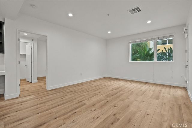 21301 Erwin Street 206, Woodland Hills, CA 91367