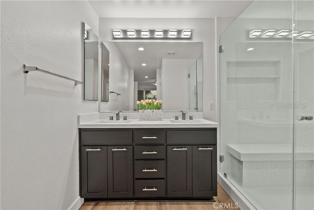 21301 Erwin Street 206, Woodland Hills, CA 91367