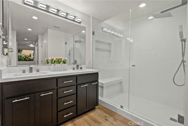21301 Erwin Street 206, Woodland Hills, CA 91367