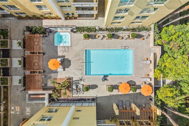 21301 Erwin Street 206, Woodland Hills, CA 91367
