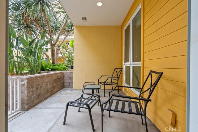 21301 Erwin Street 206, Woodland Hills, CA 91367