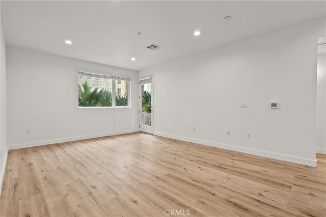21301 Erwin Street 206, Woodland Hills, CA 91367