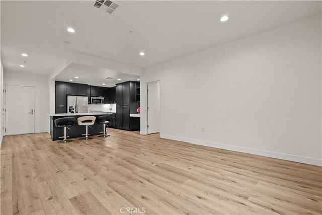 21301 Erwin Street 206, Woodland Hills, CA 91367
