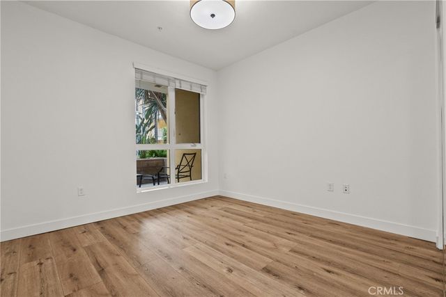 21301 Erwin Street 206, Woodland Hills, CA 91367