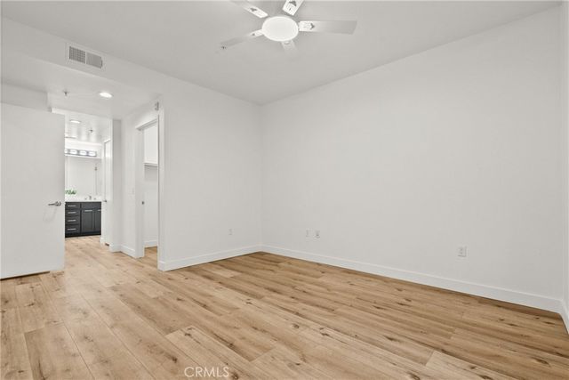 21301 Erwin Street 206, Woodland Hills, CA 91367