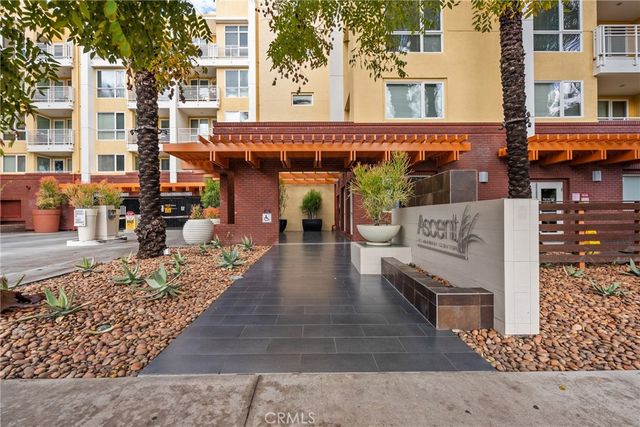 21301 Erwin Street 206, Woodland Hills, CA 91367