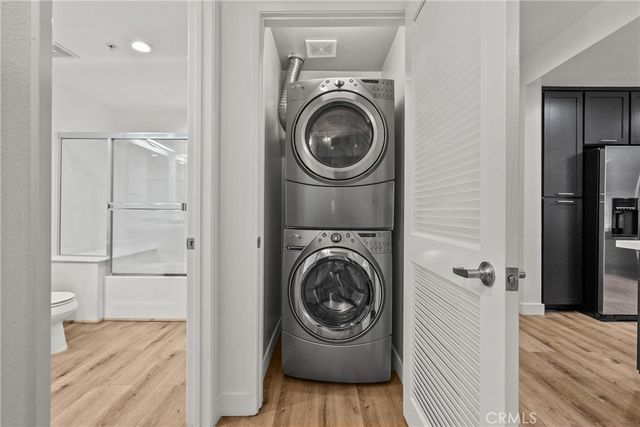21301 Erwin Street 206, Woodland Hills, CA 91367