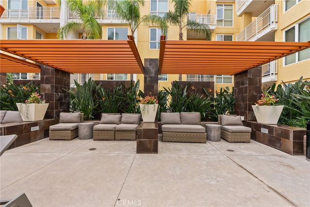 21301 Erwin Street 206, Woodland Hills, CA 91367