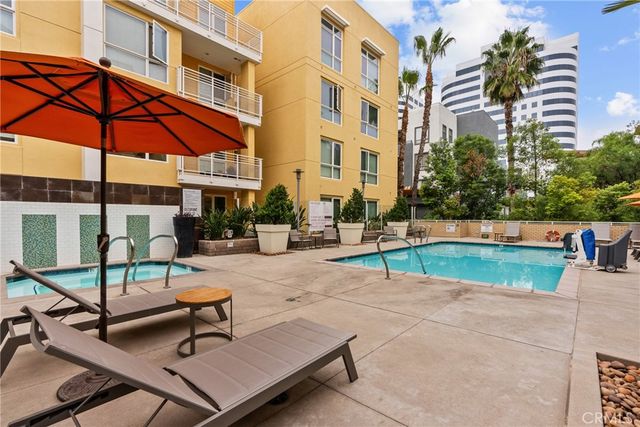 21301 Erwin Street 206, Woodland Hills, CA 91367