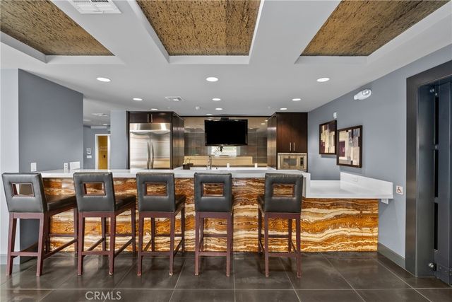 21301 Erwin Street 206, Woodland Hills, CA 91367