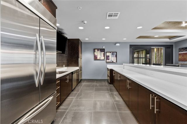 21301 Erwin Street 206, Woodland Hills, CA 91367