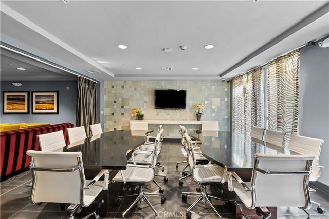 21301 Erwin Street 206, Woodland Hills, CA 91367