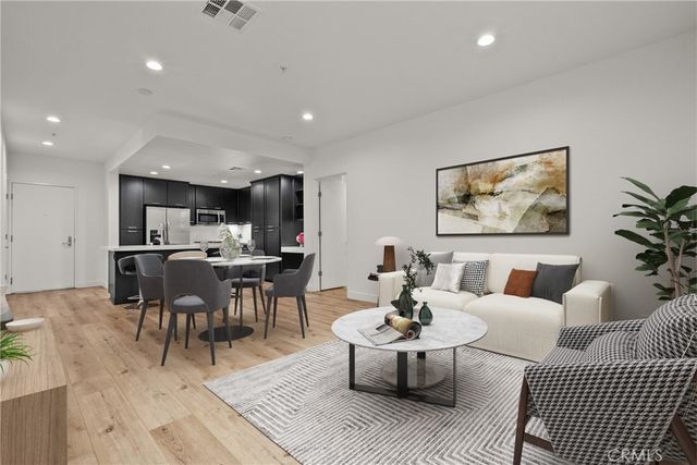 21301 Erwin Street 206, Woodland Hills, CA 91367