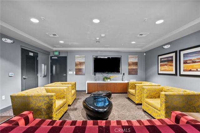 21301 Erwin Street 206, Woodland Hills, CA 91367