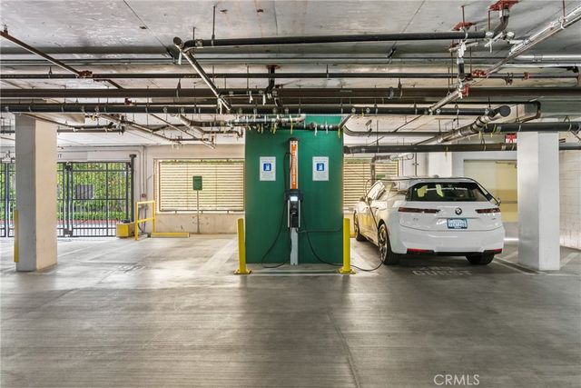 21301 Erwin Street 206, Woodland Hills, CA 91367