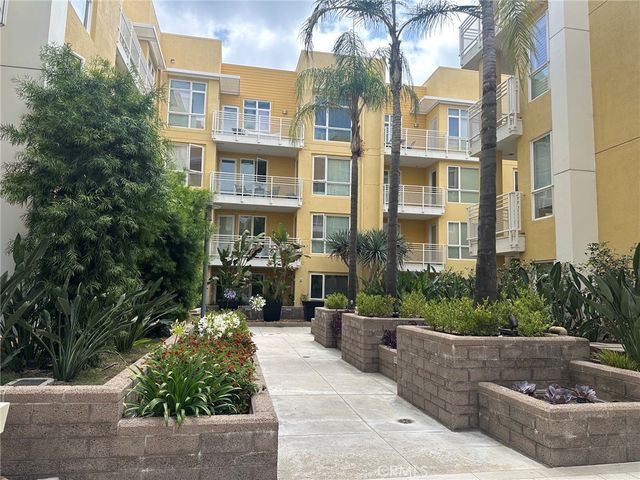 21301 Erwin Street 206, Woodland Hills, CA 91367