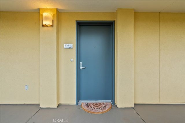 21301 Erwin Street 206, Woodland Hills, CA 91367
