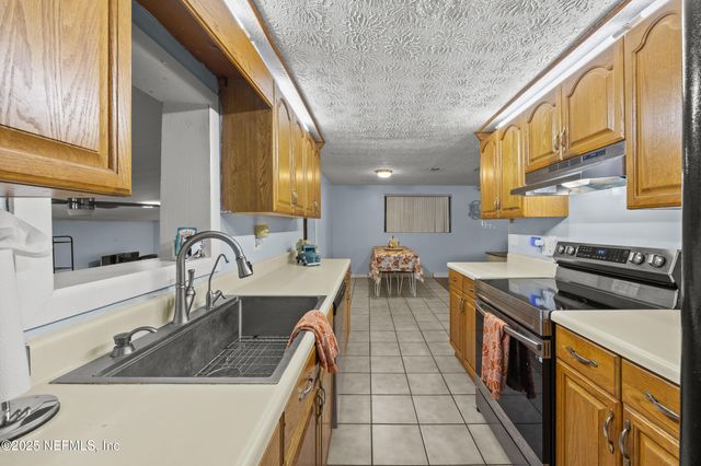 2343 LEONARDO Lane N, Jacksonville, FL 32218