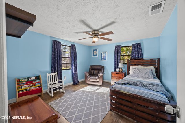 2343 LEONARDO Lane N, Jacksonville, FL 32218