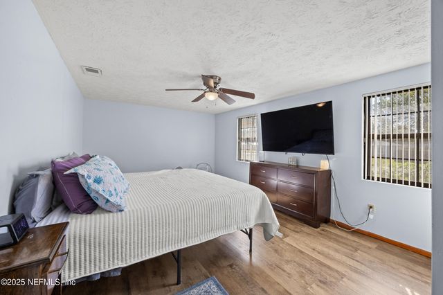 2343 LEONARDO Lane N, Jacksonville, FL 32218