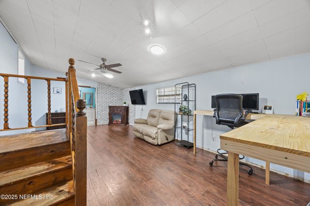 2343 LEONARDO Lane N, Jacksonville, FL 32218