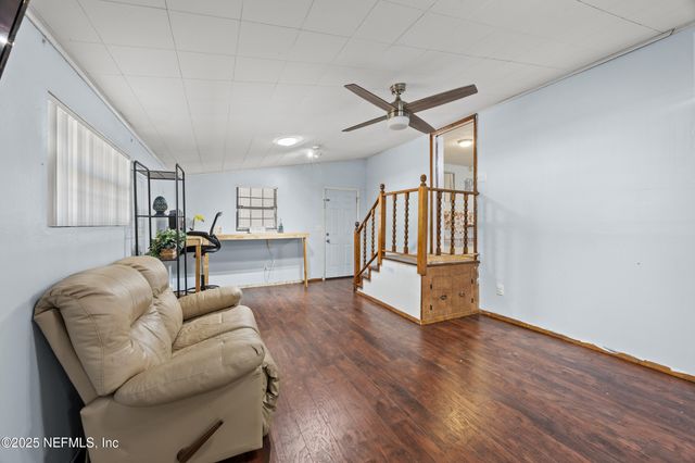 2343 LEONARDO Lane N, Jacksonville, FL 32218