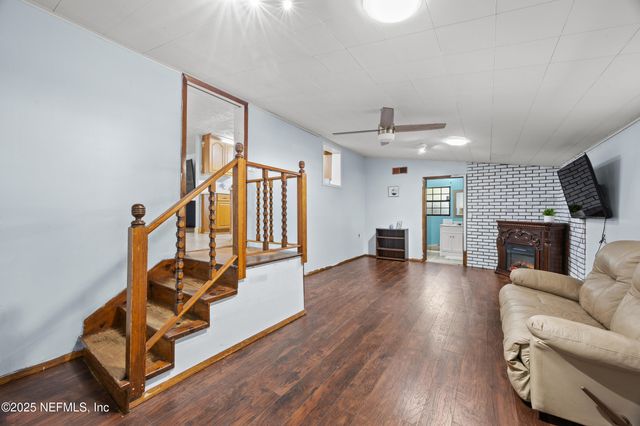 2343 LEONARDO Lane N, Jacksonville, FL 32218