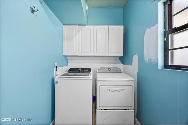 2343 LEONARDO Lane N, Jacksonville, FL 32218