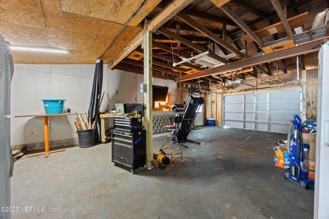 2343 LEONARDO Lane N, Jacksonville, FL 32218