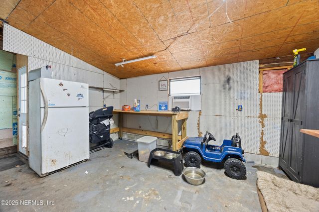 2343 LEONARDO Lane N, Jacksonville, FL 32218