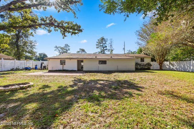 2343 LEONARDO Lane N, Jacksonville, FL 32218