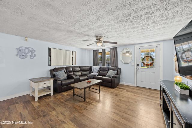 2343 LEONARDO Lane N, Jacksonville, FL 32218