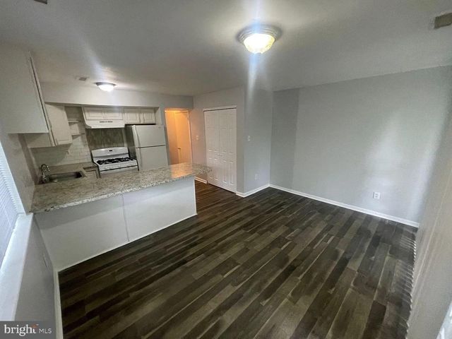 400 BARCLAY WALK, Cherry Hill, NJ 08034