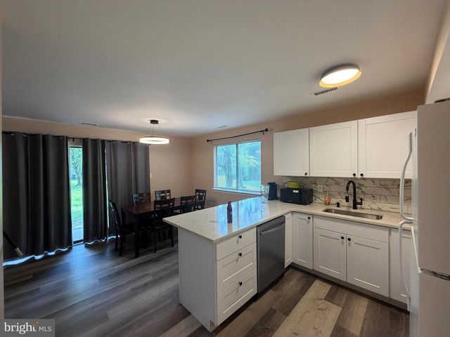 400 BARCLAY WALK, Cherry Hill, NJ 08034