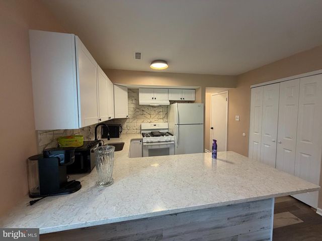 400 BARCLAY WALK, Cherry Hill, NJ 08034