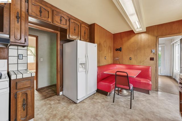 8115 Iris St, Oakland, CA 94605