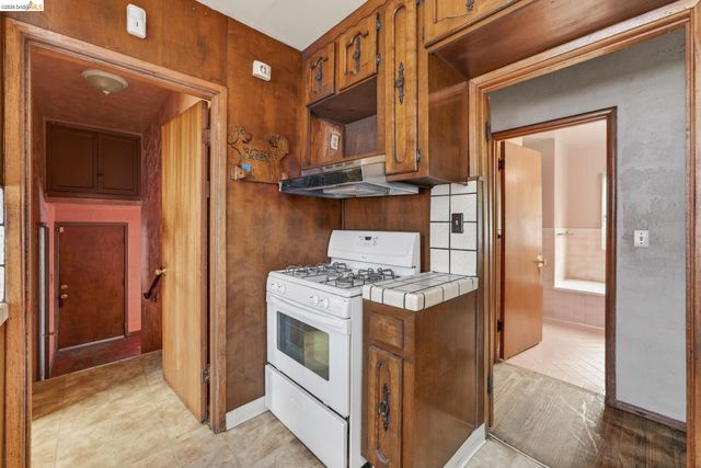 8115 Iris St, Oakland, CA 94605