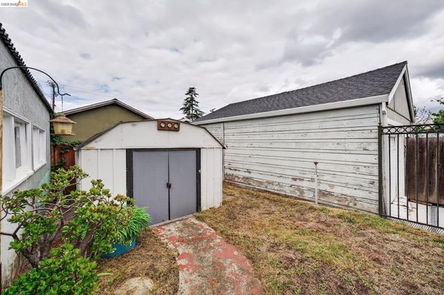 8115 Iris St, Oakland, CA 94605