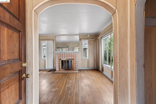 8115 Iris St, Oakland, CA 94605
